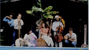 Pragito (sound), Ravi (kora), Babu (tabla), Prem Joshua (hidden!) (sax, flute), Neera (vox), Pramada (cello), Chinmaya Dunster (sarod)